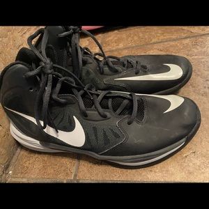 Basketball shoes